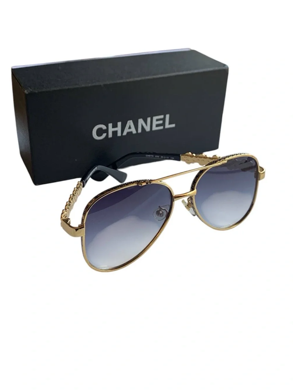🕶️ Gold-Tone Aviator Sunglasses with Chain Detail 🕶️